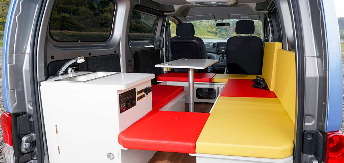 コンパクトカー エヴァリア プロ α 車内